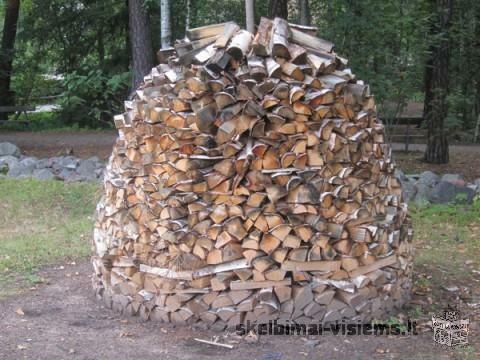 MALKŲ SKALDYMAS, PJOVIMAS. SUKAPOTAS MALKAS DAILIAI SUDEDAME, PAGAL PAGEIDAVIMUS