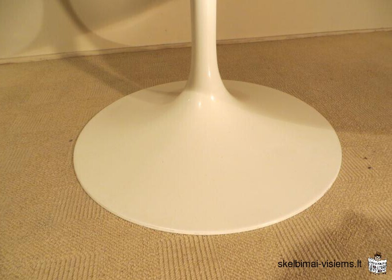 Marble Round Table by Eero Saarinen edited by Knoll