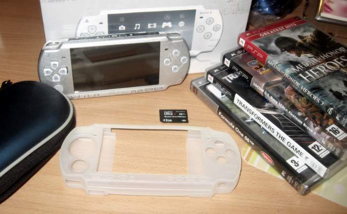 Parduodu sony psp delninį kompiuteriuką