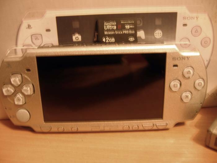 Parduodu sony psp delninį kompiuteriuką