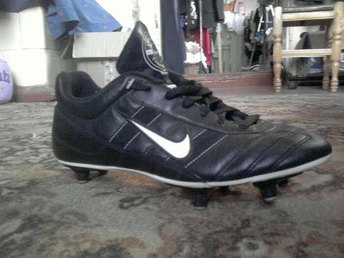 Soccer shoes