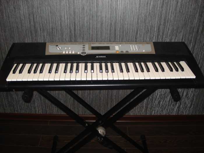 Yamaha psr-E203