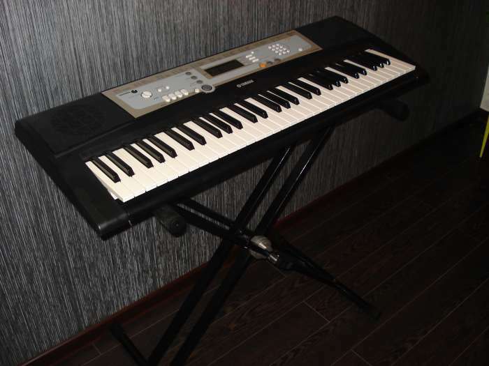 Yamaha psr-E203