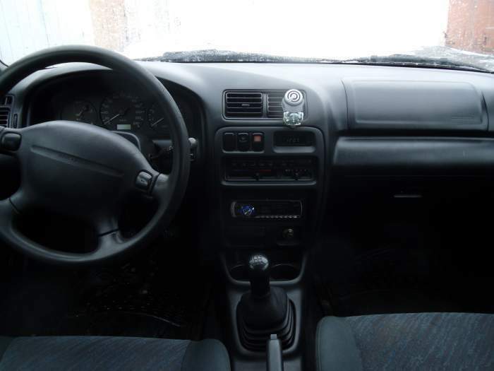 mazda 323f 2.0 L, 1998m