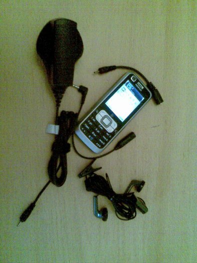 Parduodu nokia 6120 classic su atrisimo kortele ir bluetooth laisvu ranku iranga, naudota juoda