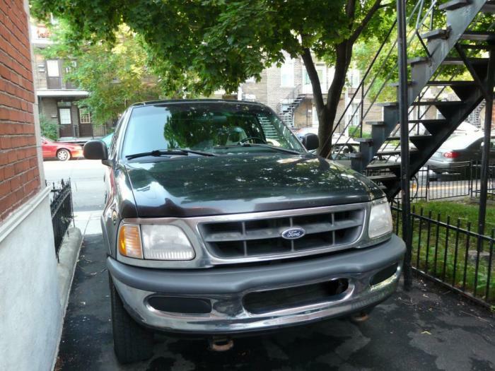 sell 4x4 Ford f-150 xl black