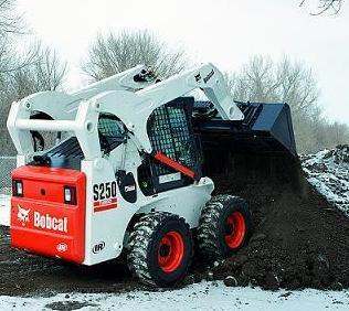 Sniego valymas/stumdymas Bobcat krautuvais