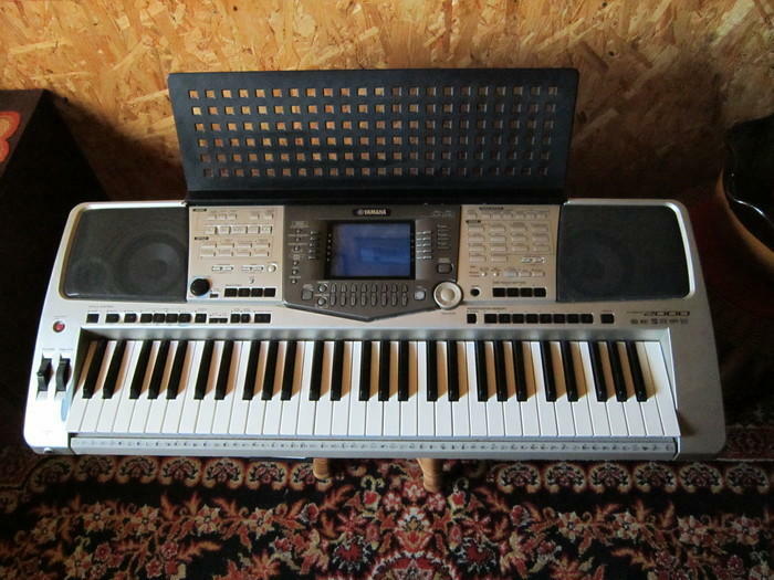 YAMAHA PSR 2000