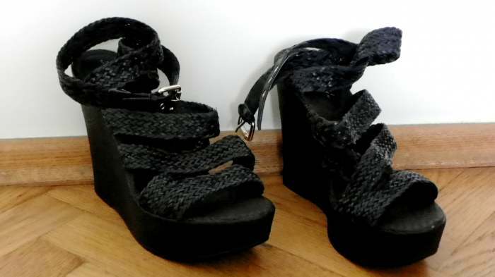 New high black summer shoes for women. 38 size. from Italy