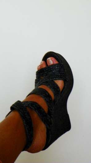 Nouveaux hautes chaussures d'été pour les femmes noires. 38 taille. de l'Italie