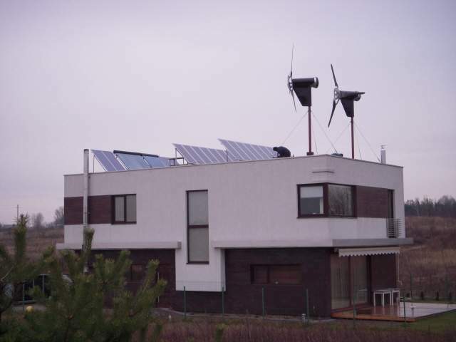 Būsto saulės vėjo jėgainės