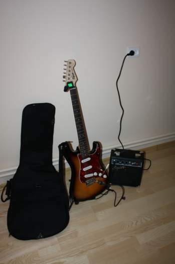 Fender elektrinė ir akustinė gitaros