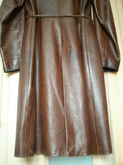 Moteriškas odinis BISON paltas, 500 Lt.