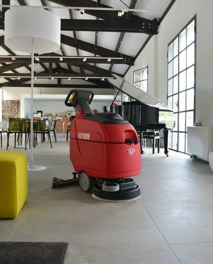 Naudota elektrinė grindų plovimo mašina BYTE I (Italija)