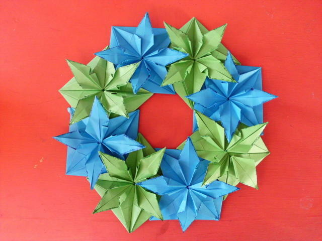 Originalūs origami žaisliukai eglutėms; atviruka; vainikai